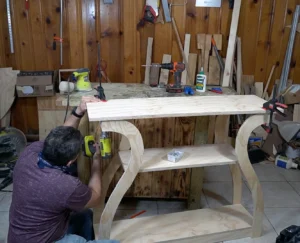 Armando la mesa de pasillo copia Colocación de la parte superior de la mesa de pasillo