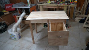 Escritorio de madera reciclada