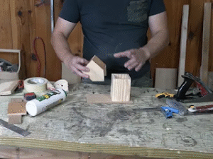 Pegando componentes del organizador de madera