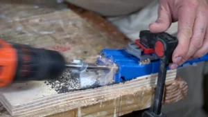Perforando agujero con la guia Pocket Hole copia Agujeros de bolsillo pocket hole, como usarlos