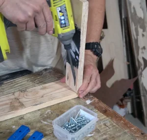 Uniendo piezas de madera con agujeros Pocket hole copia Unir piezas a 90 grados mediante la técnica Pocket Hole
