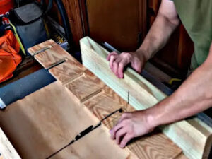 Cortando espacios para organizador de madera